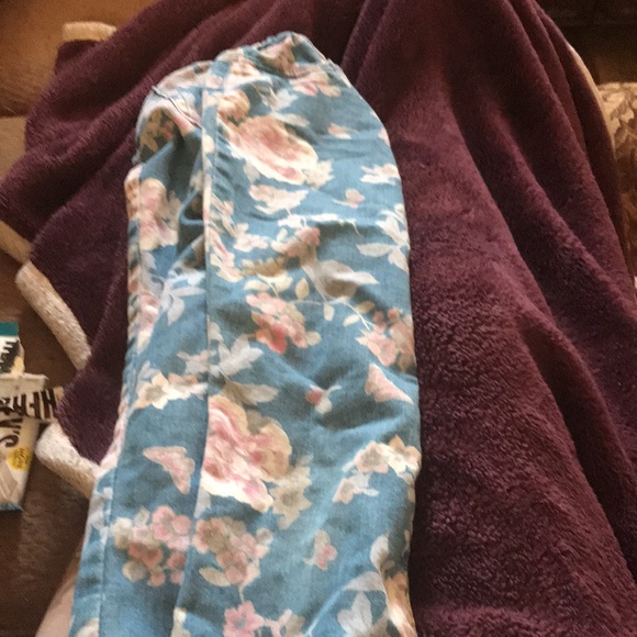 Selling these jeans - Picture 4 of 4